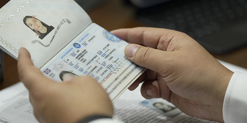 В Кыргызстане упростили оформление загранпаспорта для детей до 16 лет изображение публикации