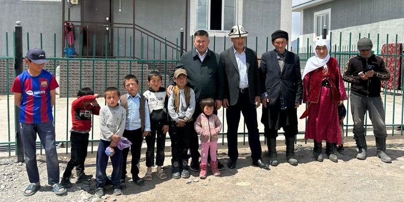 Минсоцтруда проверило условия проживания памирских кыргызов в Чон-Алае изображение публикации