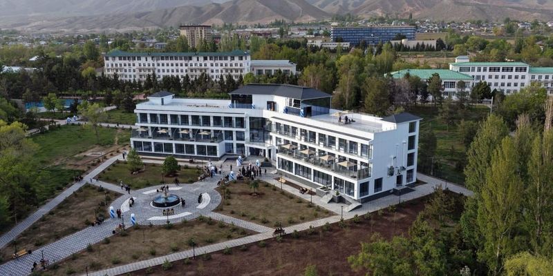 Садыр Жапаров открыл новый корпус санатория «Голубой Иссык-Куль» изображение публикации