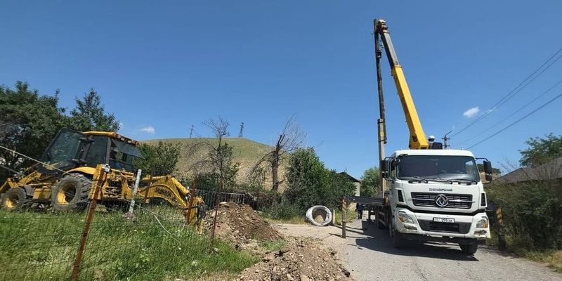 Обновление линий электропередачи в Сузакском районе