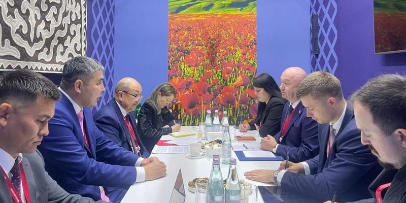 Посол Кыргызстана Кубанычбек Боконтаев на встречах в рамках ПМЭФ