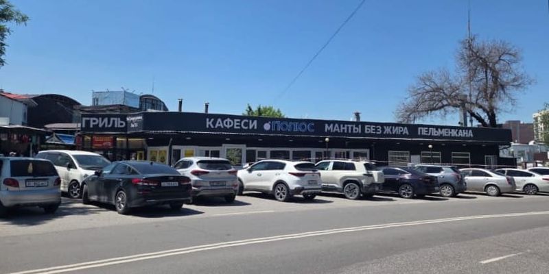 На Орто-Сайском рынке снесли кафе, построенное вместо парковки изображение публикации
