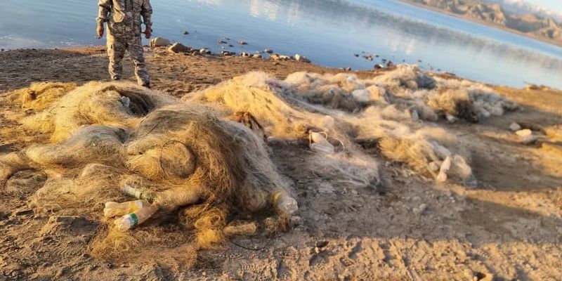 Из водоемов Кыргызстана за полгода изъяли 86 км браконьерских сетей изображение публикации