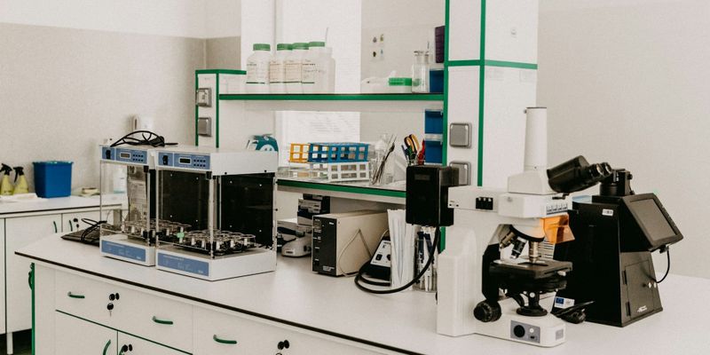КНАУ закупит оборудование и реагенты для лаборатории In Vitro на 76.5 млн сомов изображение публикации