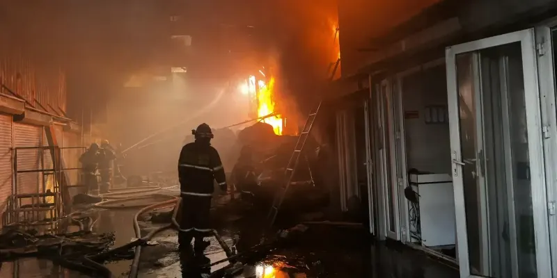 Пожар на рынке «Мадина» охватил около 400 квадратных метров — что известно изображение публикации