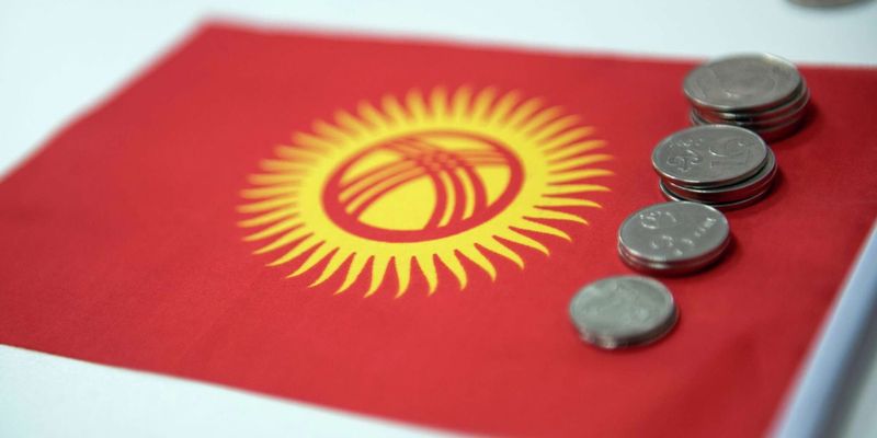 Куда пойдут деньги за IMEI и проезд большегрузов: кабмин определил получателей спецплатежей изображение публикации