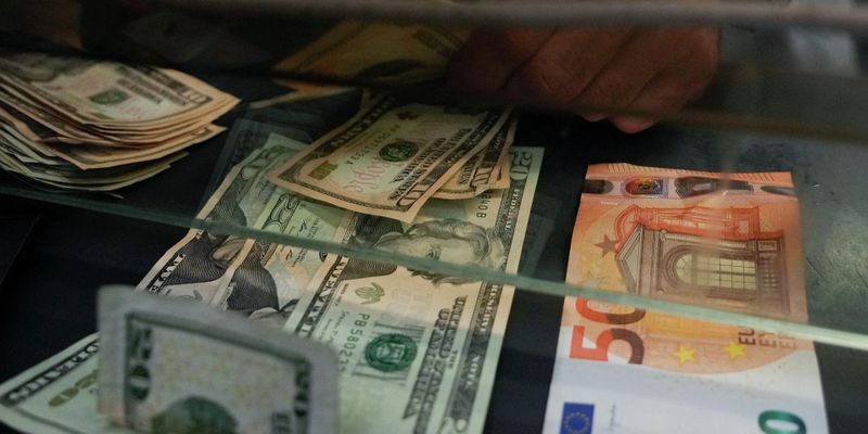 Нацбанк приостановил лицензию обменного бюро «Нурсултан Валюта» в Оше изображение публикации