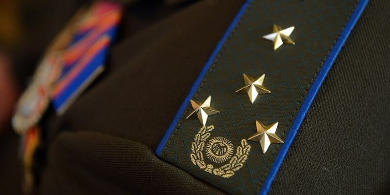 Главе кабмина КР дали право присваивать воинские звания — до полковника включительно изображение публикации