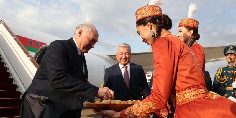 Лукашенко прибыл в Кыргызстан на саммит ШОС и открытие Игр кочевников изображение публикации
