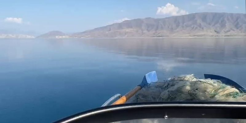 На Токтогульском водохранилище изъяли 300 метров браконьерских сетей изображение публикации