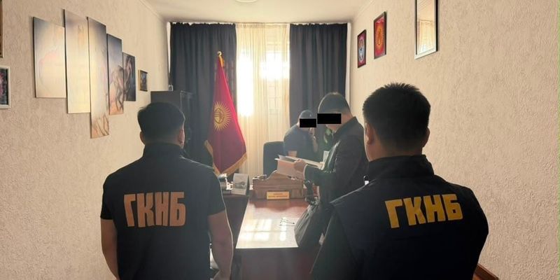 В Чуйской области начальник учреждения ГСИН систематически требовал деньги за звонки и свидания изображение публикации