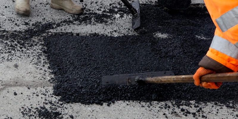 Подрядчика оштрафовали на 200 тысяч сомов за плохой асфальт в Кара-Суу изображение публикации