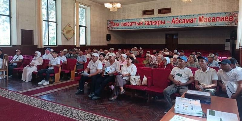 Китайская компания представила в Кадамжае проекты теплиц и логцентров изображение публикации