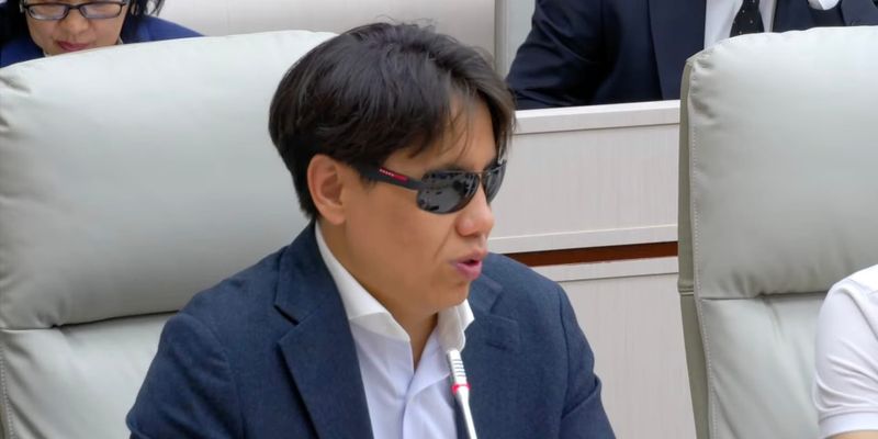 Бекешев призвал власти КР  усилить контроль за рекламой бинарных опционов в соцсетях изображение публикации