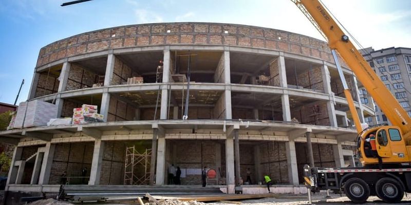 На месте «Чатыр-Куля» в Бишкеке завершили каркас культурного центра изображение публикации