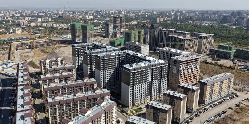 Силовикам Бишкека передали 1 050 квартир в «Асман Резиденс-1» изображение публикации