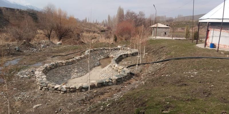 На берегу реки Кайынды разрушили слой почвы при строительстве зоны отдыха изображение публикации