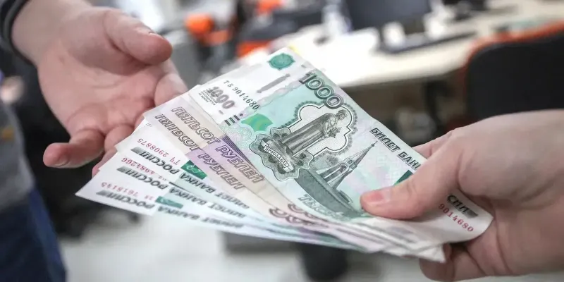 С 2027 года доход кыргызстанцев в России будут считать с учетом иждивенцев изображение публикации