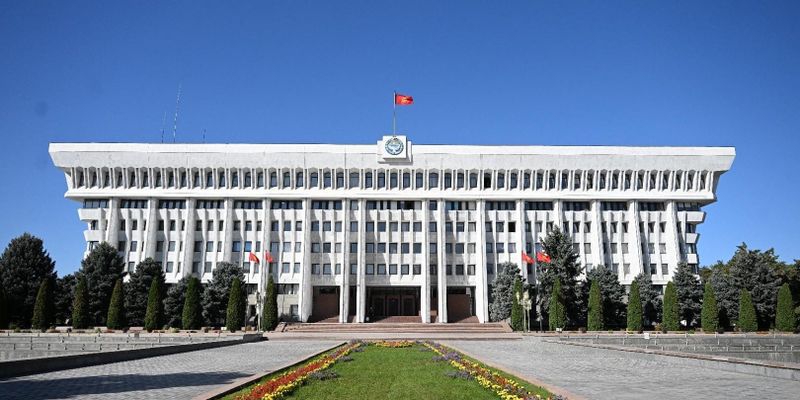 В КР для иностранных туристов откроют регулярные экскурсии по Жогорку Кенешу изображение публикации