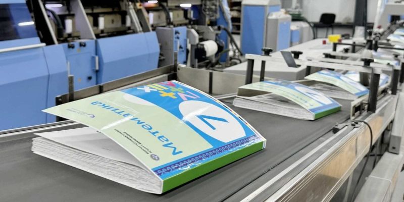 На учебники в КР выделили 8.5 млрд сомов после скандала с продажей книг на «Дордое» изображение публикации