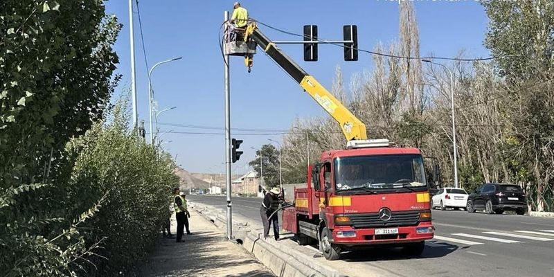 На улице Ленина в Нарыне установили восемь новых светофоров изображение публикации