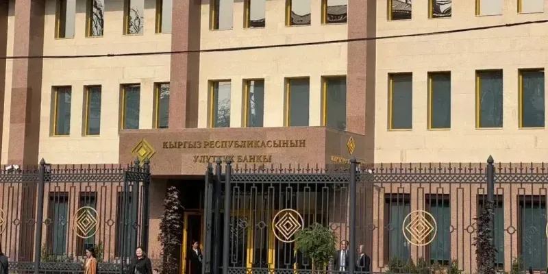 В Бишкеке четырех человек оштрафовали на 70 тысяч сомов за обмен валюты без лицензии изображение публикации