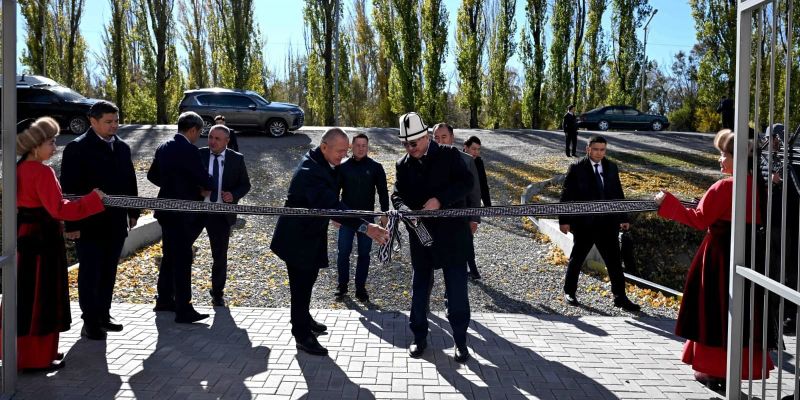 В Тюпе открыли парк «Ак-Кайын» и новое здание кадастровой службы изображение публикации