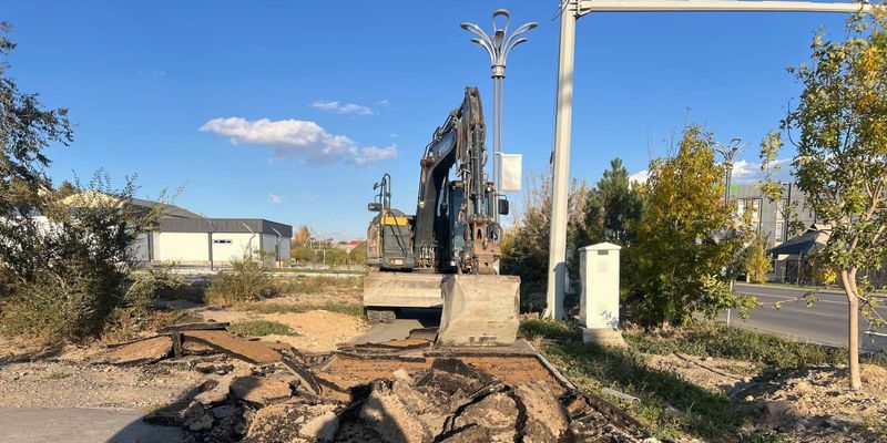 В Балыкчы подрядчиков заставили переделывать некачественные тротуары за свой счет изображение публикации