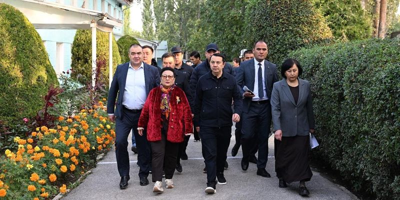 Маматалиев поручил проработать проблемы парка, стадиона и интерната в Раззакове изображение публикации