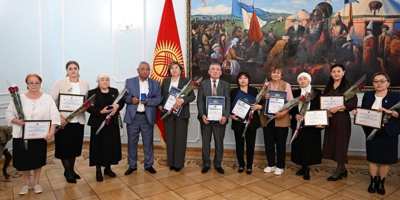 Торага ЖК вручил награды парламента учителям, врачам и спортсменам изображение публикации