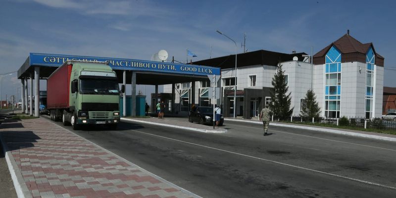 На границе Казахстана и России КПП «Кайрак» снизил пропускную способность на 50–70% изображение публикации