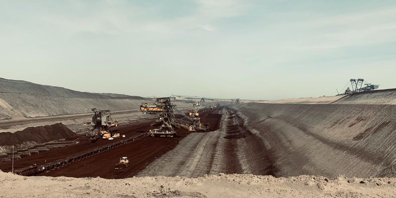 «Кыргызкомур» направит 2.26 млрд сомов на разработку и перевозку 8 млн м³ вскрышных пород изображение публикации