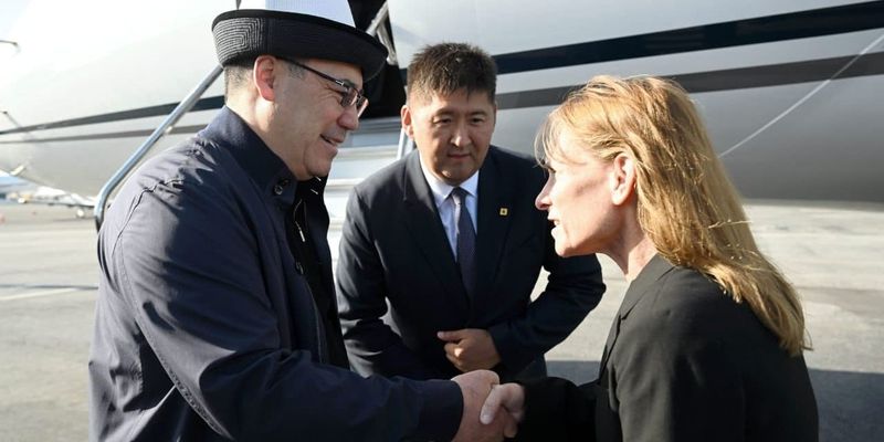 Садыр Жапаров прибыл в Лос-Анджелес на запуск первого спутника Кыргызстана изображение публикации