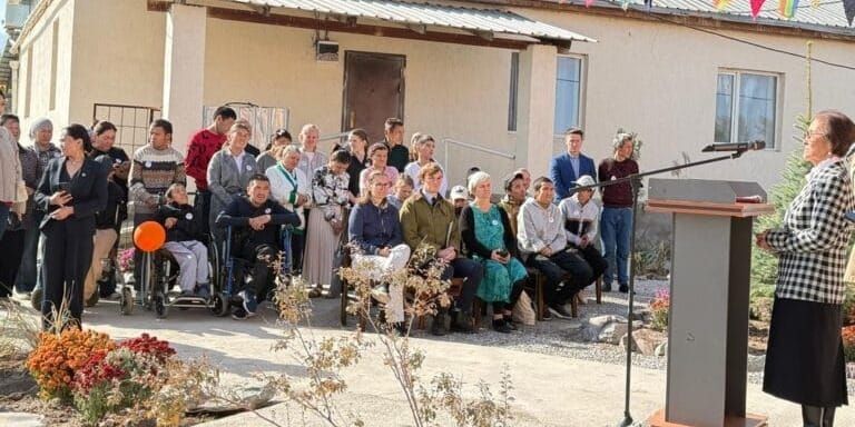Дом без барьеров: в Чуйской области открыли четвертый экодом для людей с инвалидностью изображение публикации