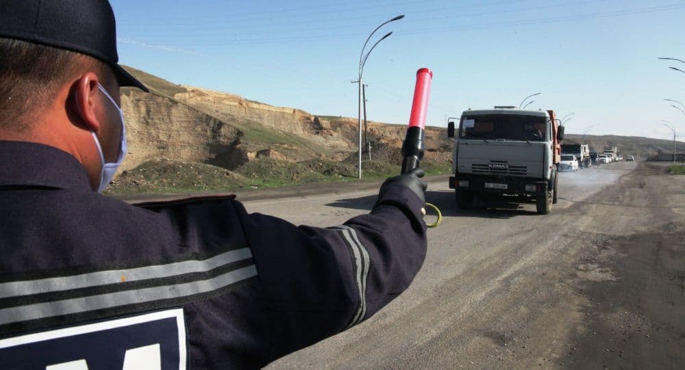 Бизнес-омбудсмен просит упростить процедуру прохождения блокпостов для товаров первой необходимости