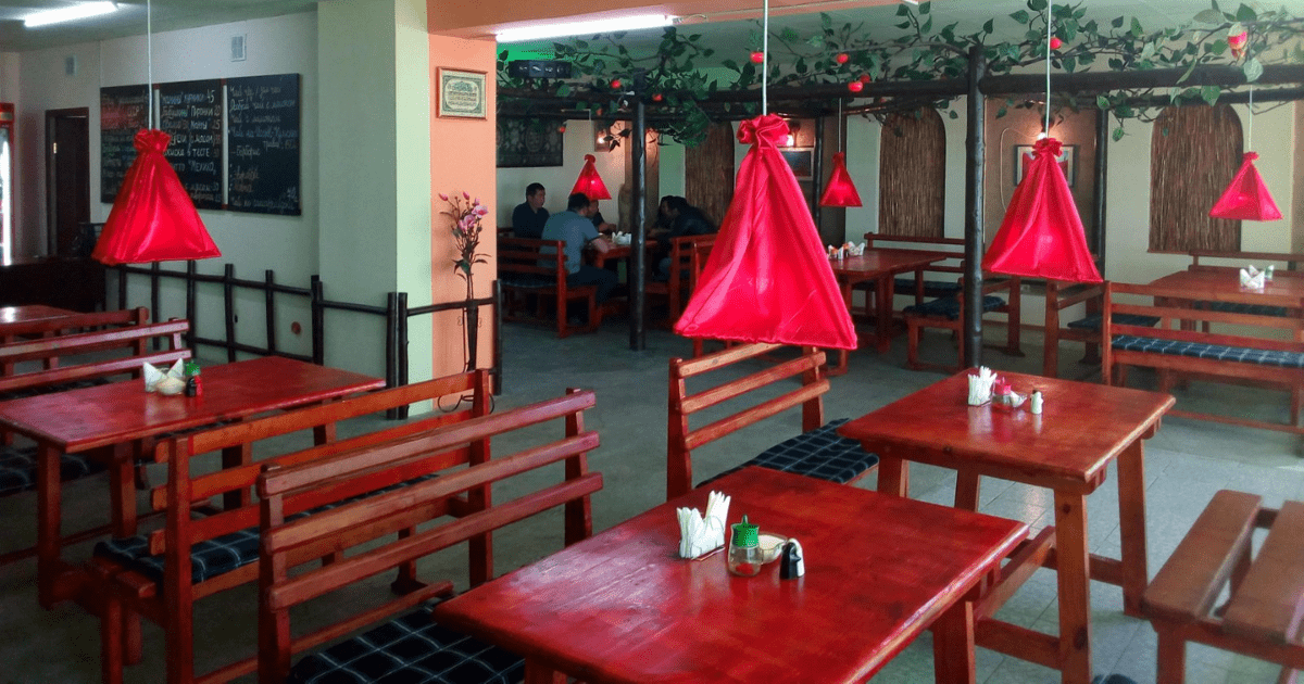 В Караколе закрывают рынок и кафе, где больше 20 мест