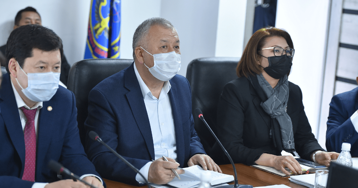 Боронов: Компании должны оплатить прогулы работникам, тем более правительство дало льготы и отсрочки по налогам