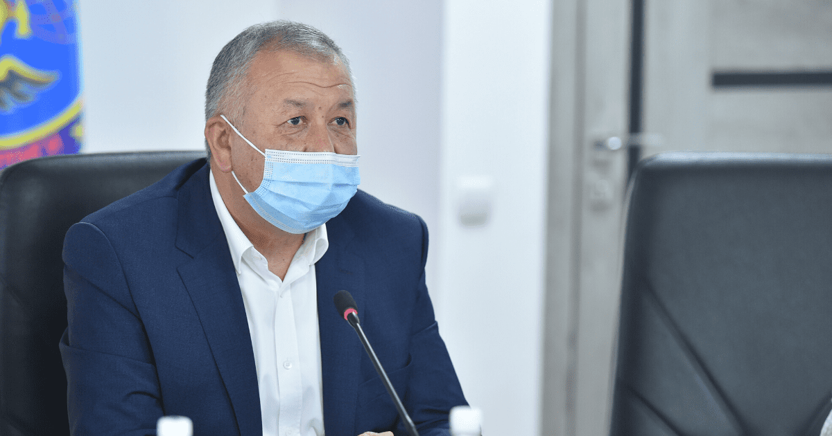 Боронов потребовал, чтобы все документы бизнесу выдавали оперативно и без дополнительных проверок