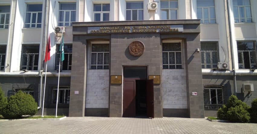 АКС ГКНБ: В Налоговой службе выявлена коррупционная схема по лоббированию интересов производителей алкоголя