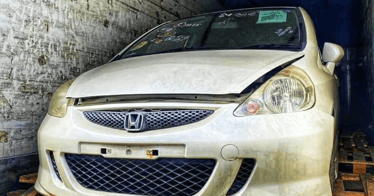 В КР под видом автозапчастей пытались незаконно провезти 9 автомобилей. ВИДЕО