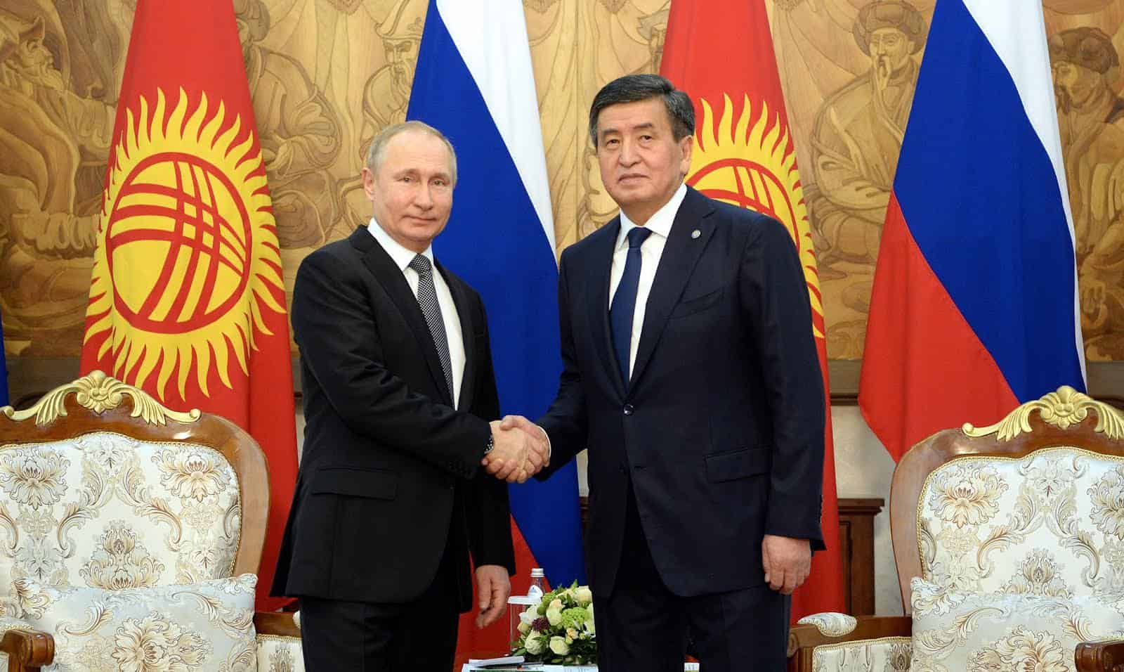 На сайте президента выложили поздравление Путина с днем рождения от Жээнбекова