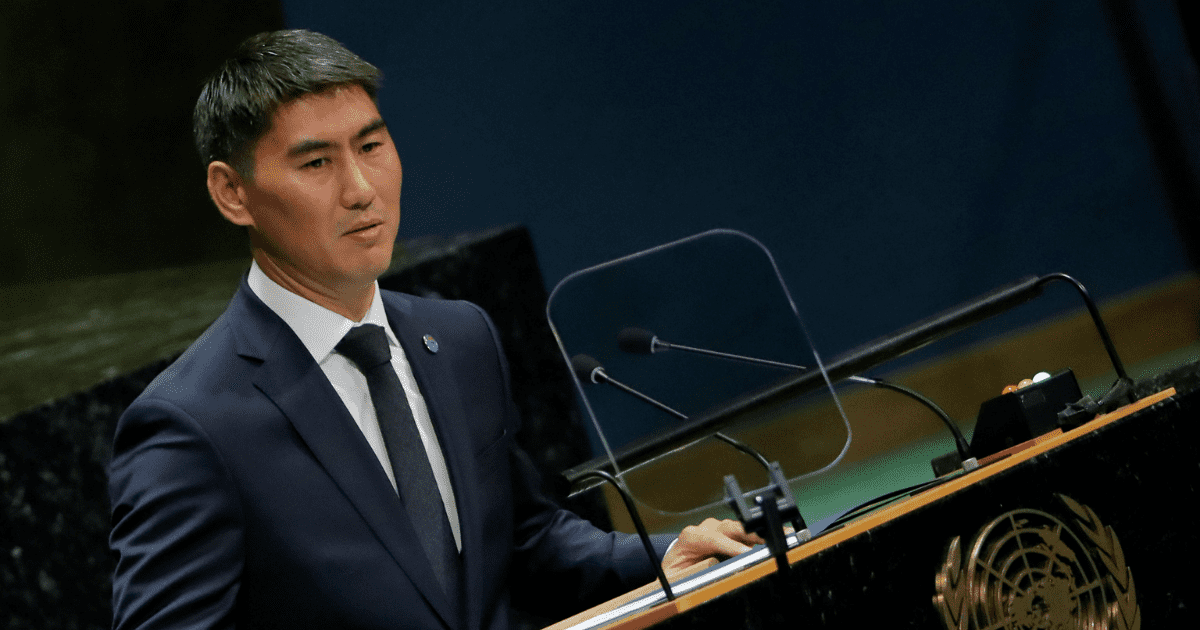 Айдарбеков лишился поста советника президента КР