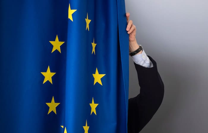 Евросоюз признает Сооронбая Жээнбекова единственным легитимным институтом в стране — Аппарат президента