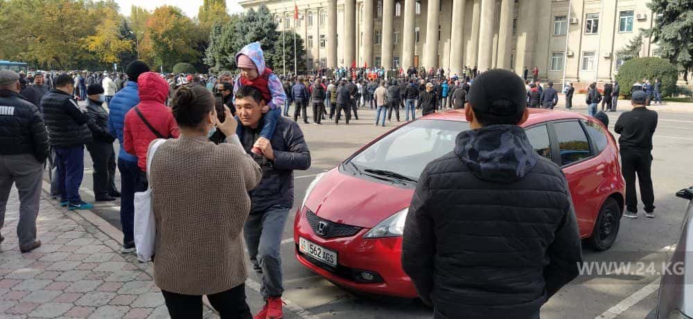 Садыр Жапаров: Действующие депутаты продолжают непонятную игру