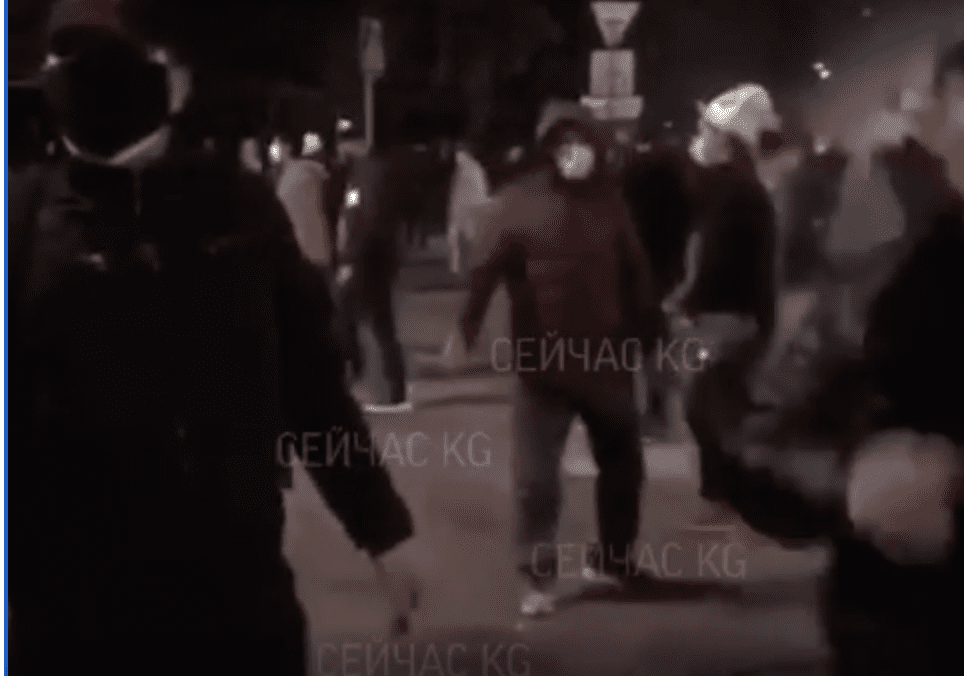 Снова произошло столкновение спецназа и митингующих. ВИДЕО
