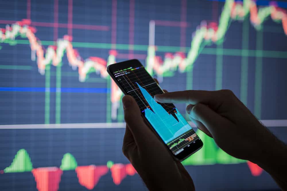 Объем торгов на бирже увеличился на 15%, несмотря на пандемию и политический кризис