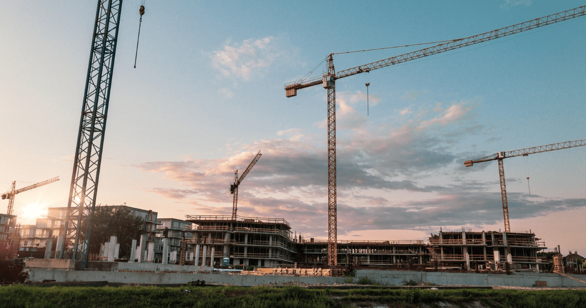 Депутаты хотят остановить выдачу разрешений на строительство многоэтажных домов в жилых массивах