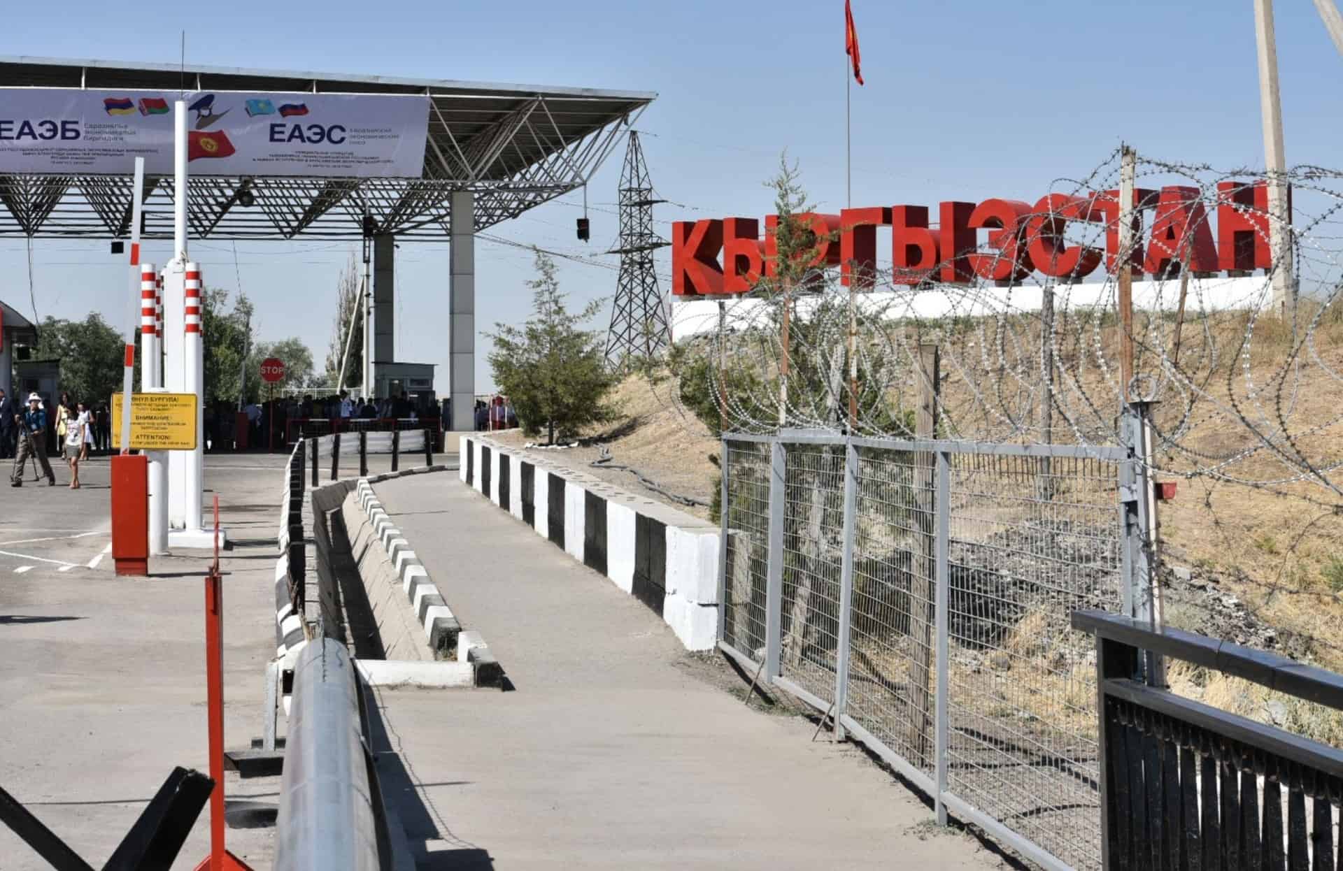 Таджикистан заинтересован в экспорте своей продукции транзитом через Кыргызстан
