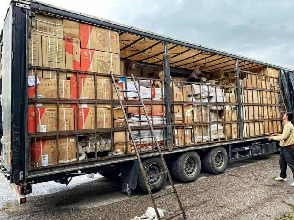 В КР предлагают брать с нарушителей правил ввоза плату за доставку и хранение грузов на штраф-стоянке