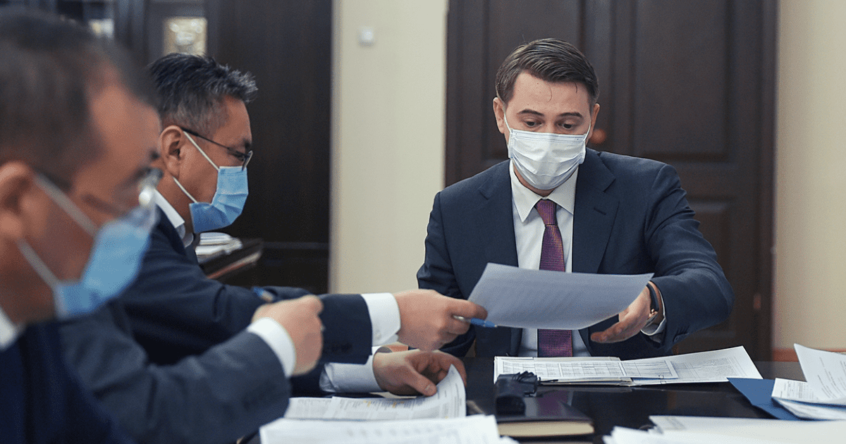 Новиков поручил собрать с бизнеса страховые отчисления — но без давления